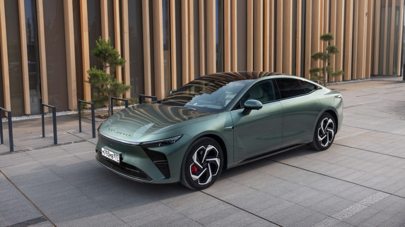 Exeed внедрила в автомобили автопарковщик, которому не нужен водитель