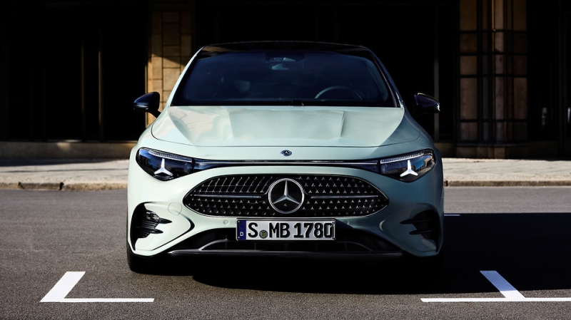 Mercedes-Benz объявил о появлении CLA с бензиновым мотором