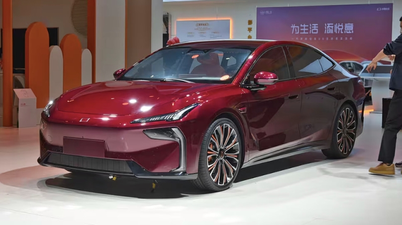 Новый лифтбэк Bestune Joyee 08 может появиться в России