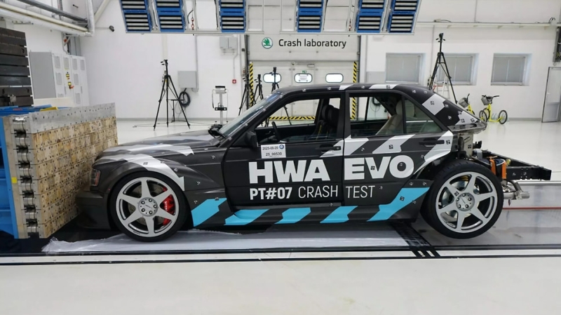 Рестомод Mercedes-Benz за 0 тыс. разбили в краш-тесте