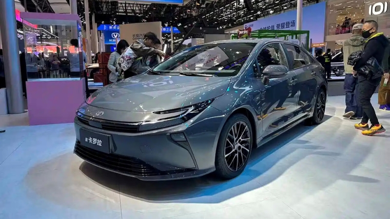 Toyota Corolla обновилась и увеличилась в Китае