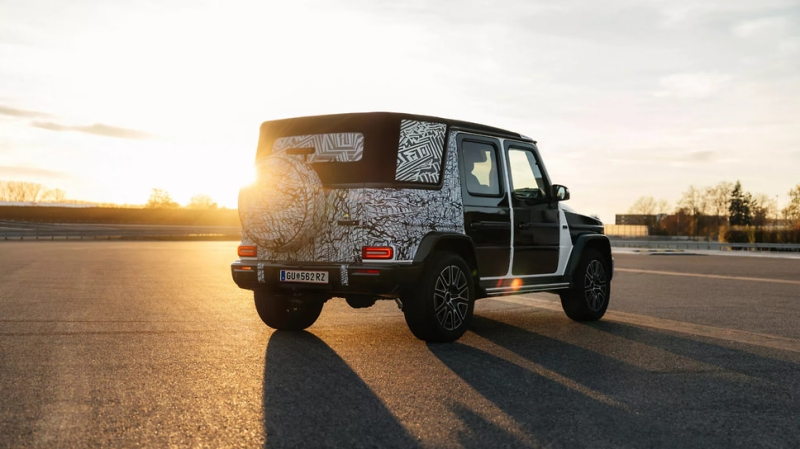 Mercedes-Benz впервые показал на фото новый кабриолет «Гелендваген»